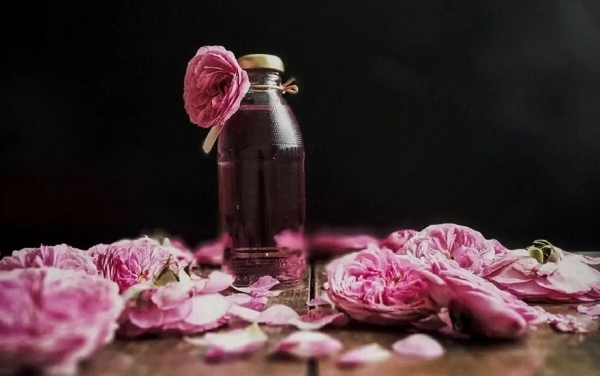 ۹ فایده شگفت‌انگیز گلاب برای سلامتی