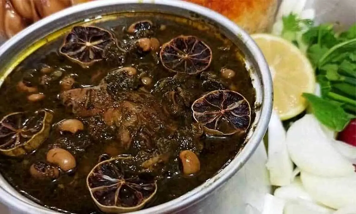 ۶ راز خوشمزه شدن قورمه سبزی و سیاه شدن آن