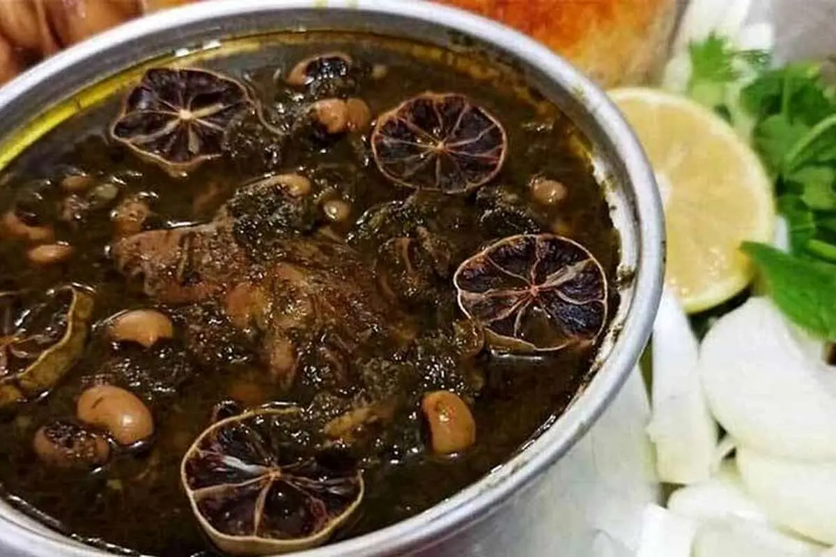 ۶ راز خوشمزه شدن قورمه سبزی و سیاه شدن آن