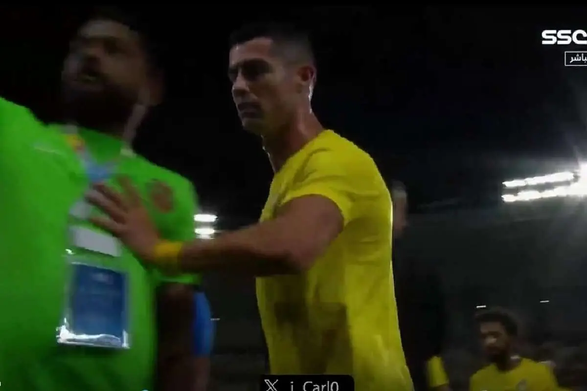 (ویدئو) برخورد خشن رونالدو با عضو شباب الاهلی