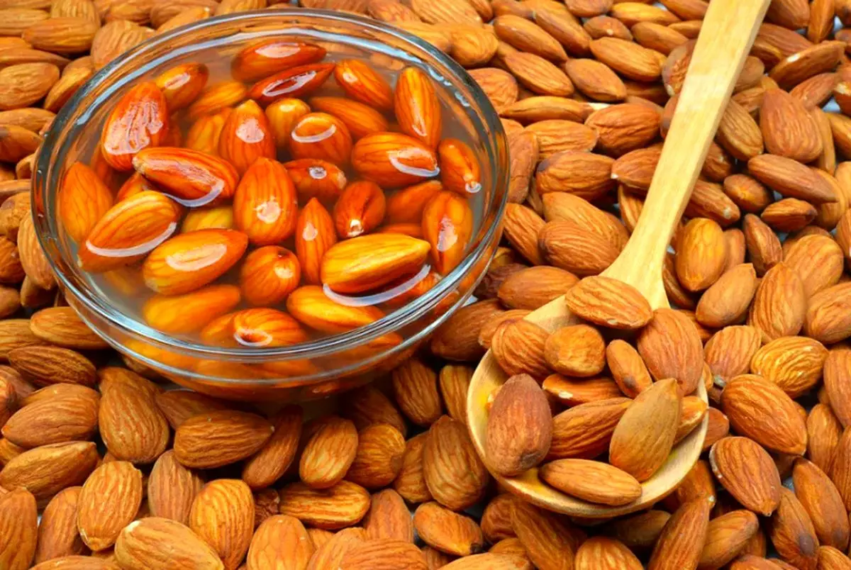 روزی ۴ عدد بادام خیس شده بخورید