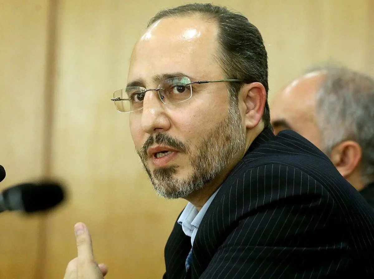 پیشنهاد متفاوت مشاور احمدی نژاد به رئیسی