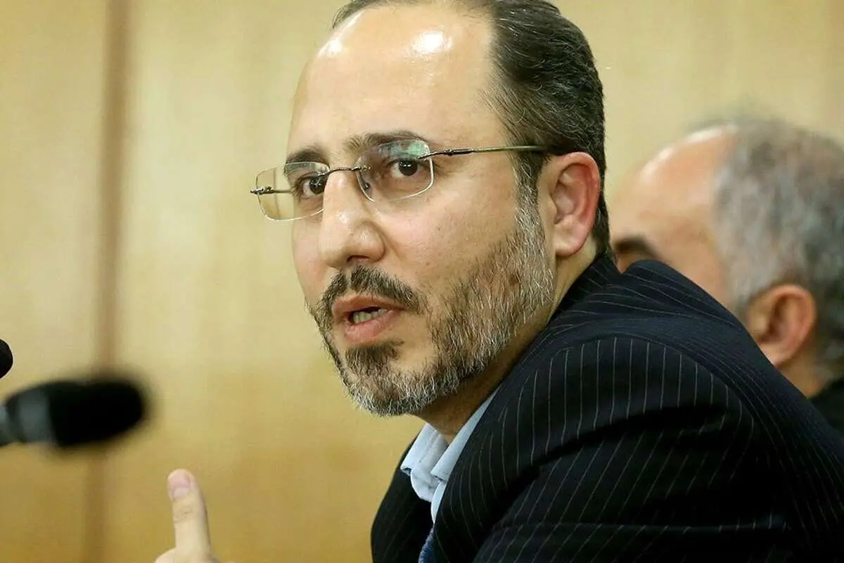 پیشنهاد متفاوت مشاور احمدی نژاد به رئیسی