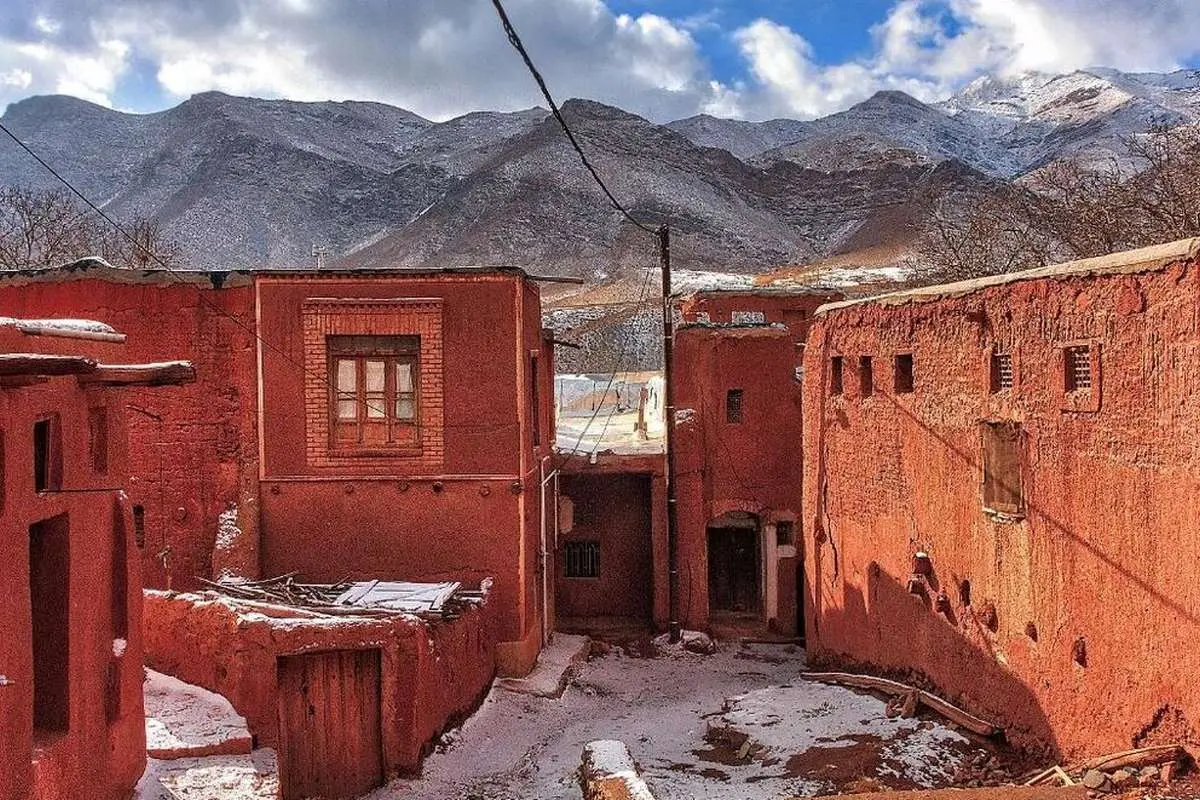 سرخترین روستای ایران؛ لباس سنتی زنان این روستا ثبت ملی شده است