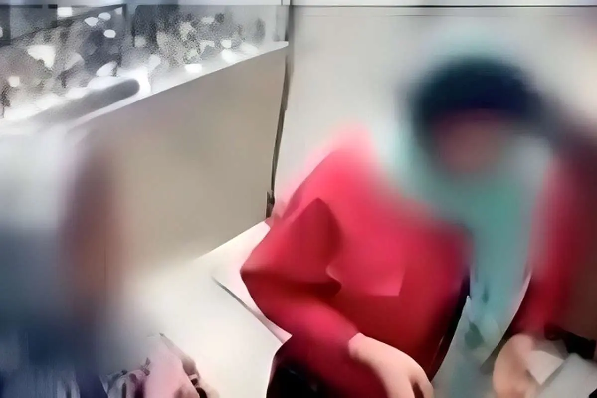 (ویدئو) لحظه سرقت دو دختر از مغازه ساعت فروشی