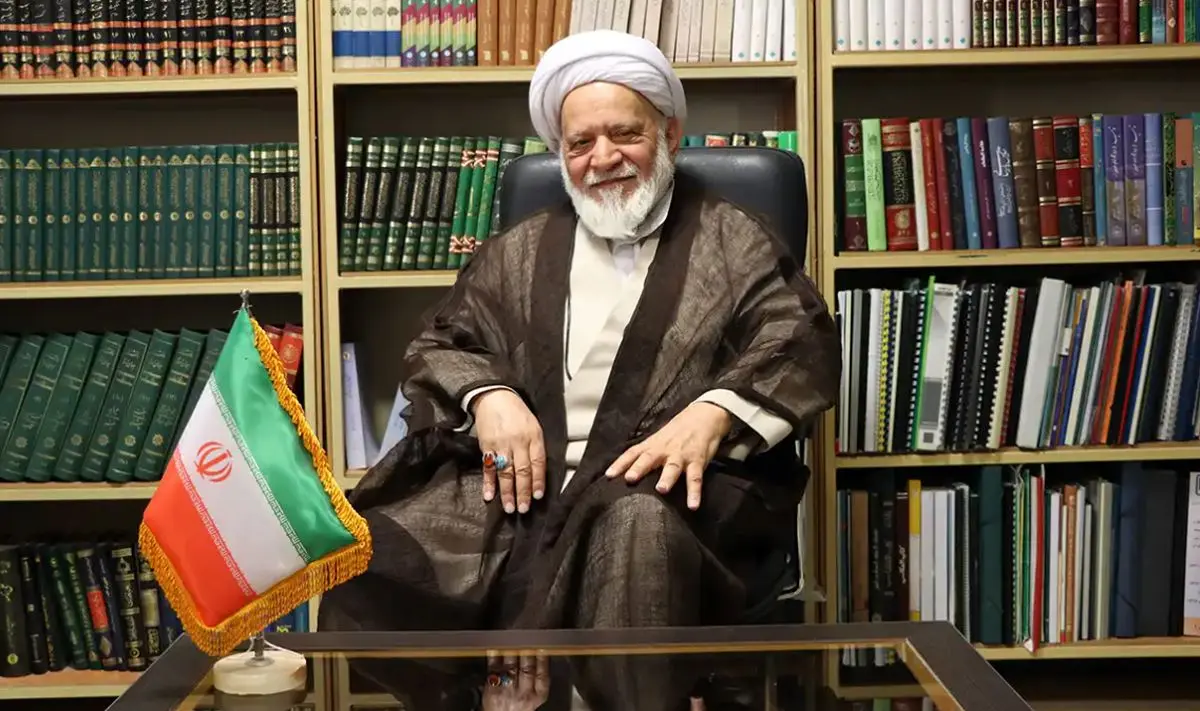 عضو مجمع: بازار آزاد ارز را به رسمیت نمی‌شناسم/ دلار برای ما چیزی جز دردسر نیست!