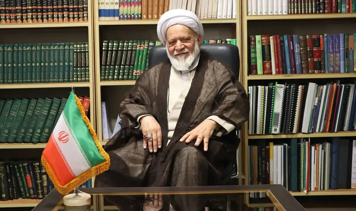 عضو مجمع: بازار آزاد ارز را به رسمیت نمی‌شناسم/ دلار برای ما چیزی جز دردسر نیست!