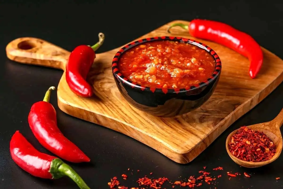 طرز تهیه رب فلفل دلمهای؛ یک چاشنی جذاب برای غذا