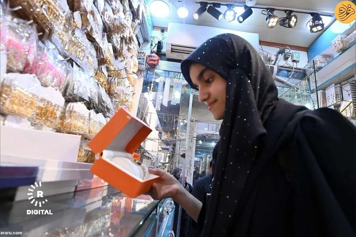 (تصاویر) زائران اربعین در حال خرید سوغاتی در بازارهای عراق