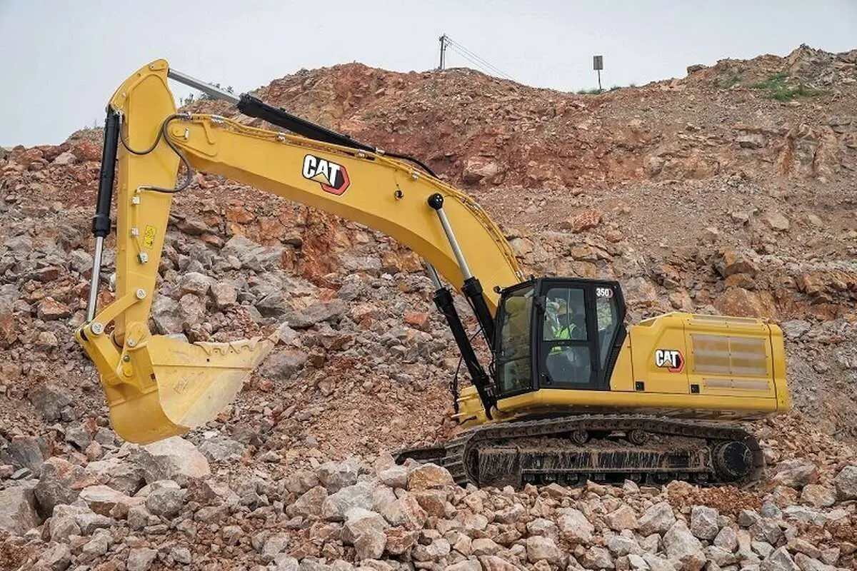 (ویدئو) بیل مکانیکیهای مشهور Liebherr چگونه در کارخانه تولید میشوند؟