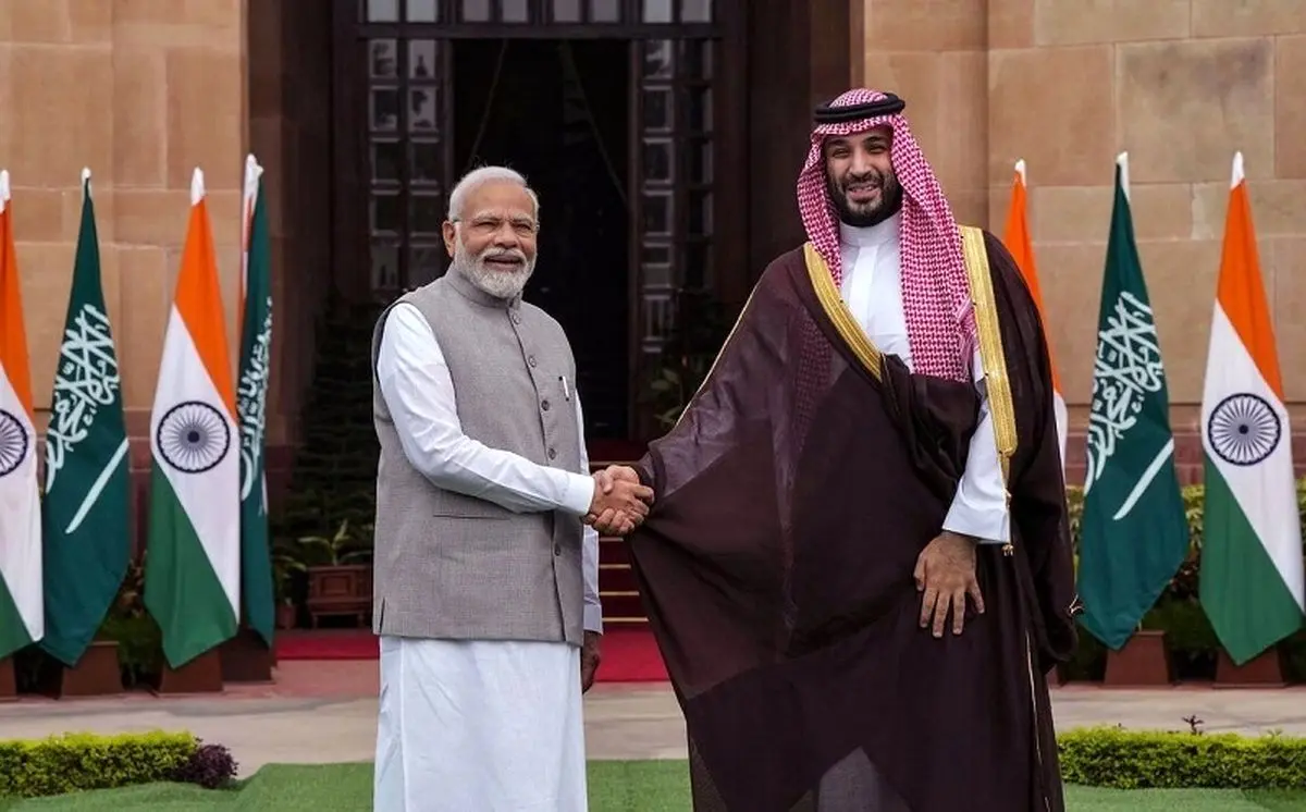 بازی متوازن ریاض و ابوظبی میان شرق و غرب