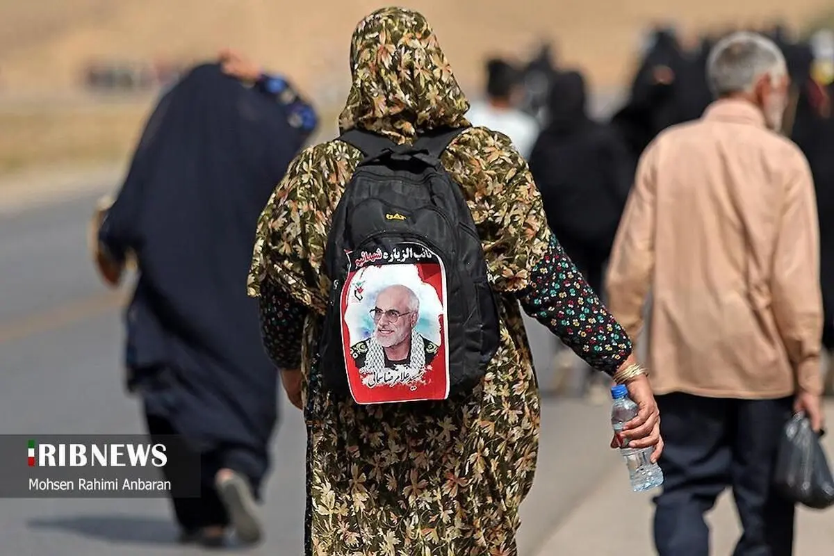 (تصاویر) زائران پیاده امام رضا(ع) در جاده‌های منتهی به مشهد مقدس