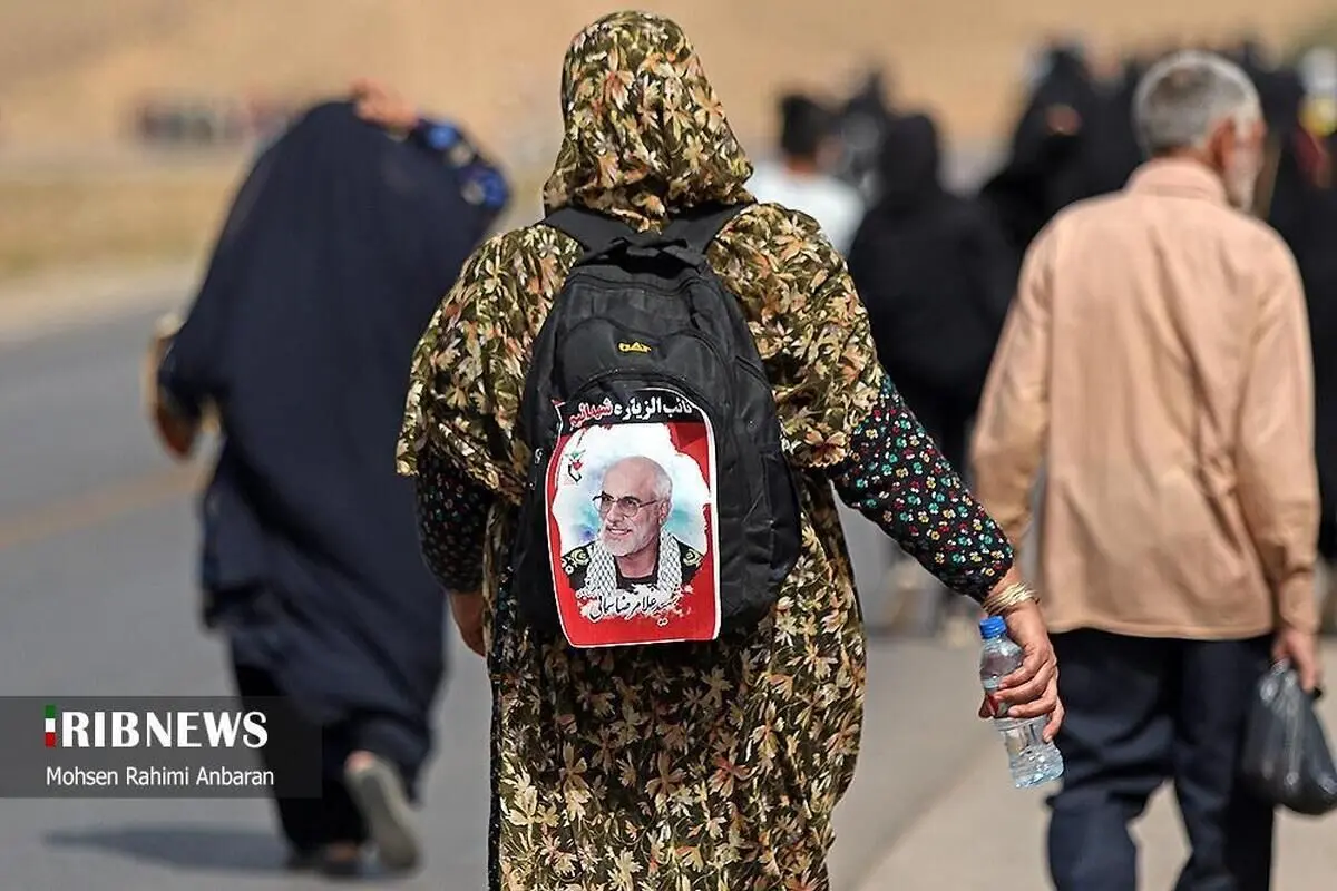 (تصاویر) زائران پیاده امام رضا(ع) در جاده‌های منتهی به مشهد مقدس