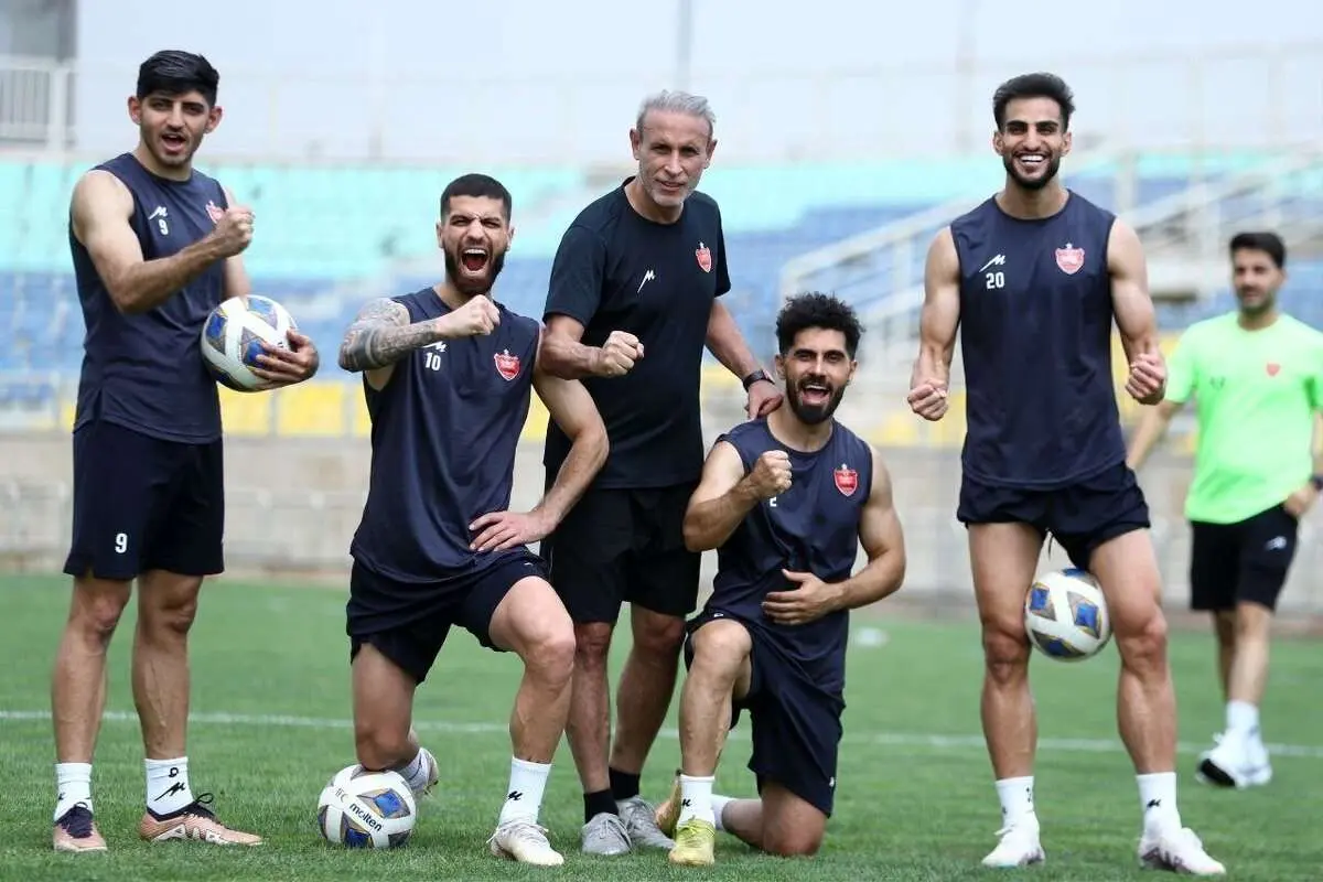(تصویر) ژست قهرمانانه بازیکنان پرسپولیس برای رونالدو در غیاب بیرانوند