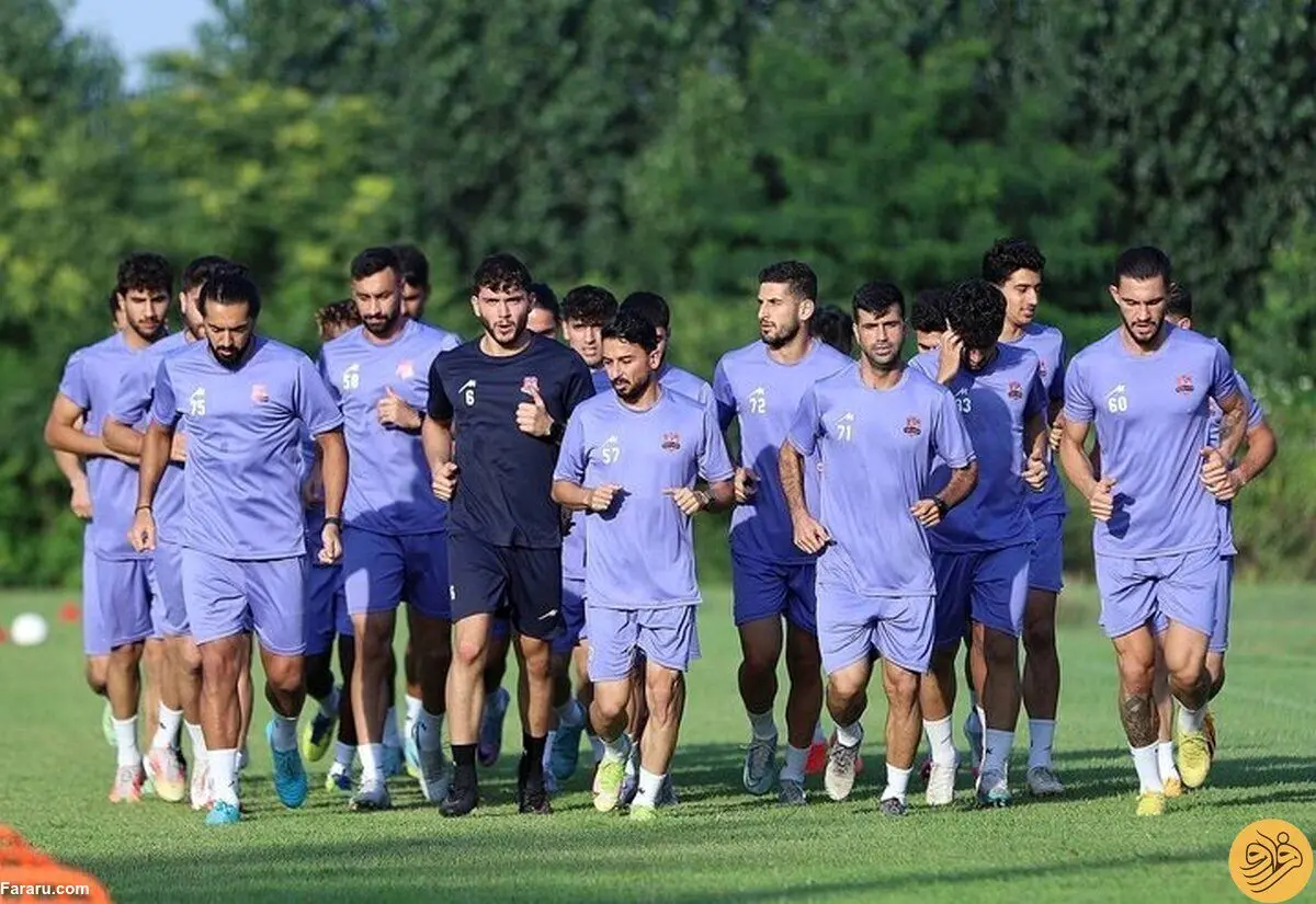 (عکس) کت و شلوار‌های شیک بازیکنان نساجی در سفر به هند