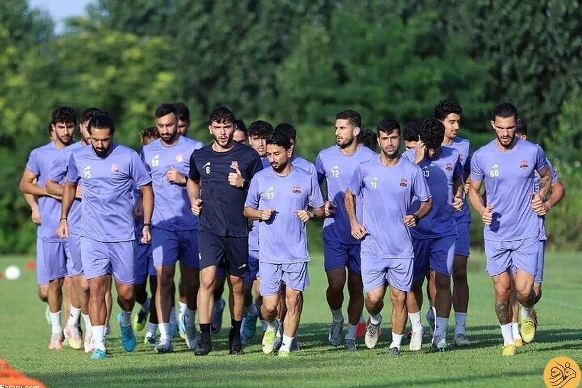 (عکس) کت و شلوارهای شیک بازیکنان نساجی در سفر به هند