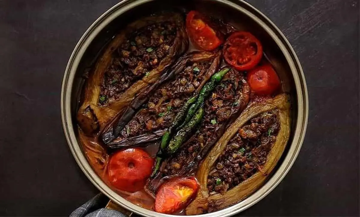 طرز تهیه “بادمجان کباب” گیلانی؛ ساده و خوشمزه