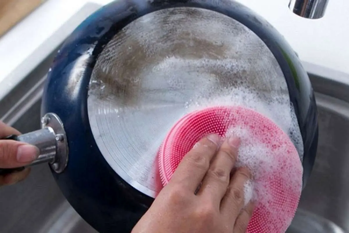 (ویدیو) ترفند جالب برای رفع سیاهی کف ماهیتابه