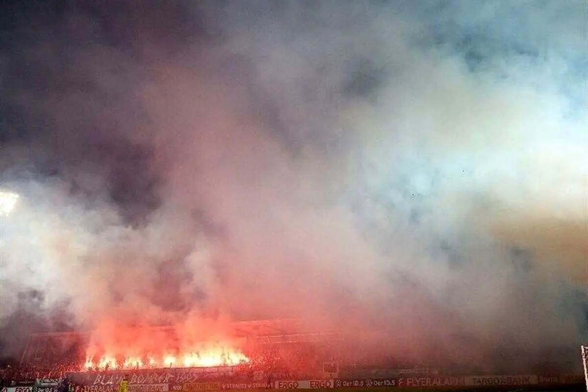 (ویدیو) آتش زدن استادیوم حریف بعد از باخت در دربی!