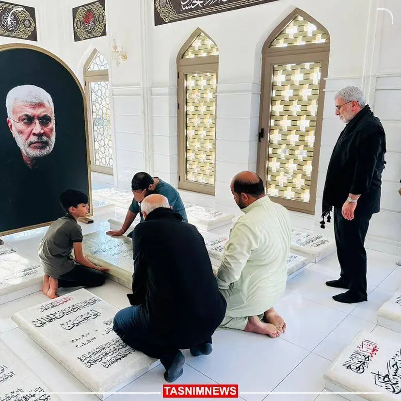 (تصویر) حضور سردار قاآنی در آرام‌گاه شهید ابومهدی المهندس