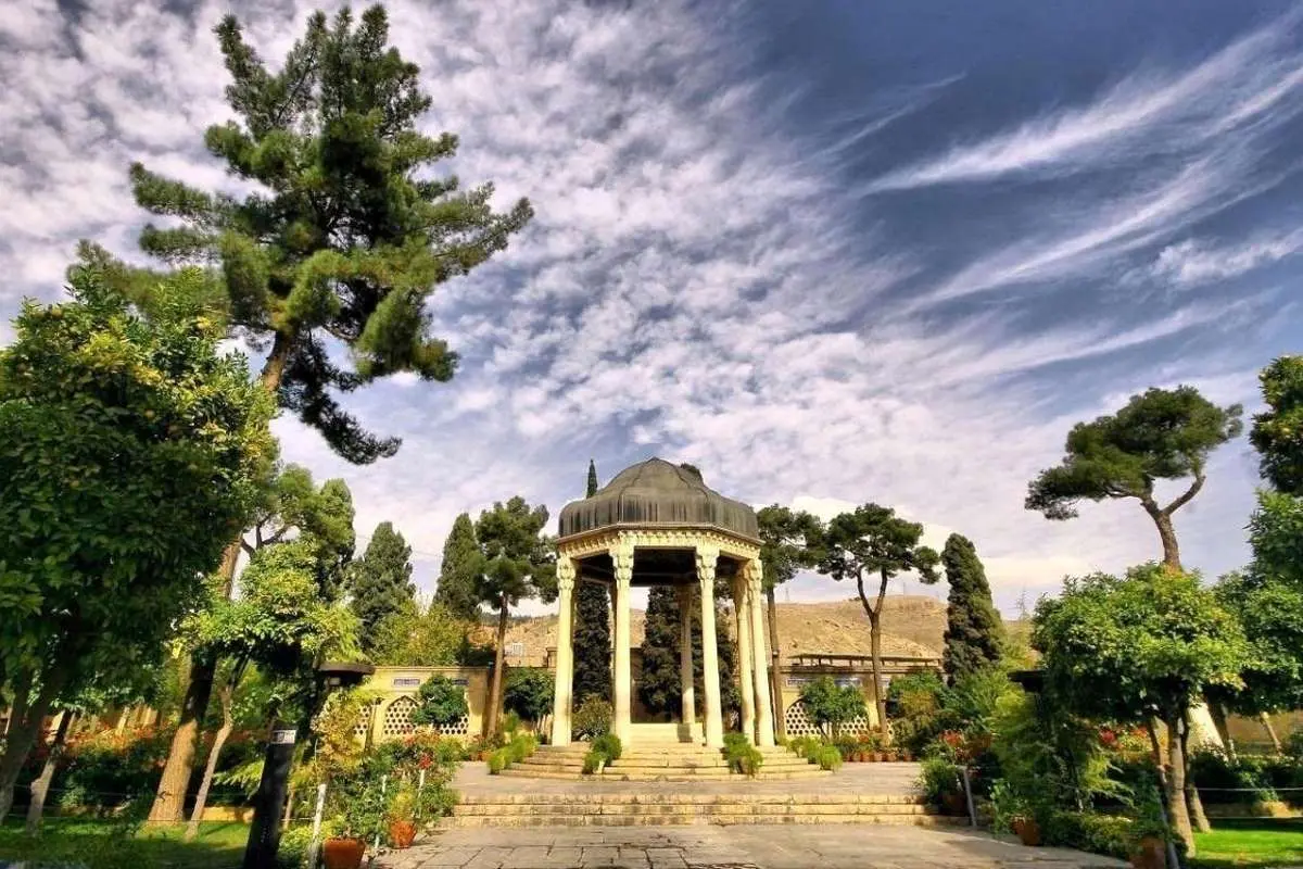 تفال به حافظ امروز یکشنبه ۱۹ شهریورماه ۱۴۰۲؛ زمان خوشدلی دریاب و در یاب