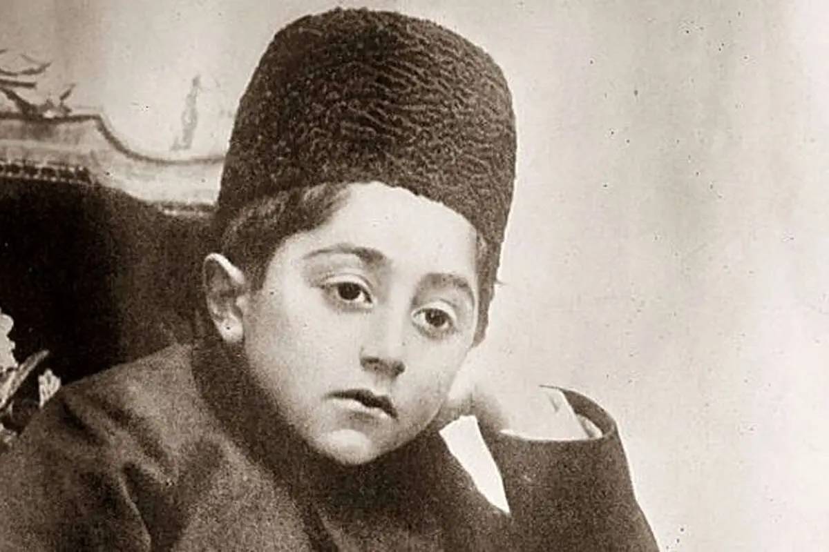 (عکس) این کودک آخرین شاه سلسله قاجار شد