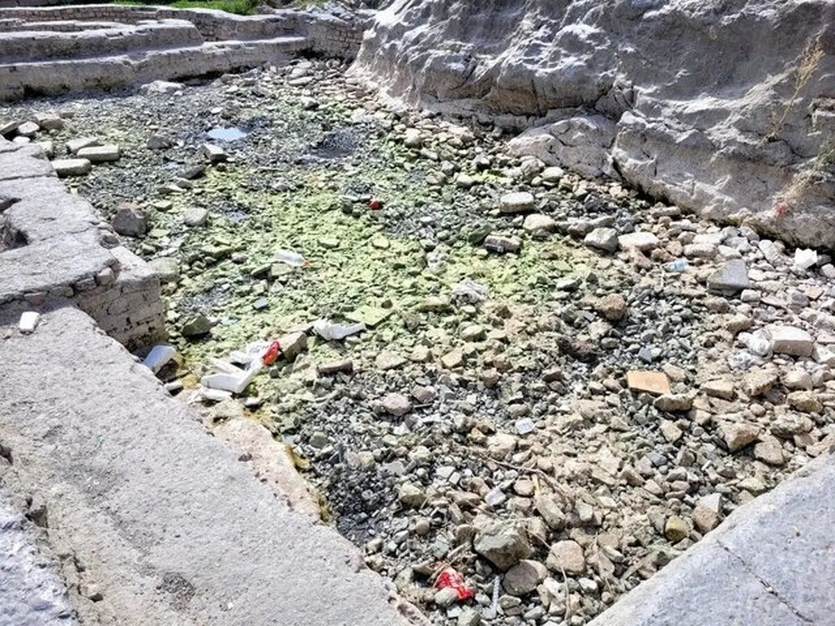 (تصویر) چشمه هفت‌ هزار ساله تهران کامل خشک شد