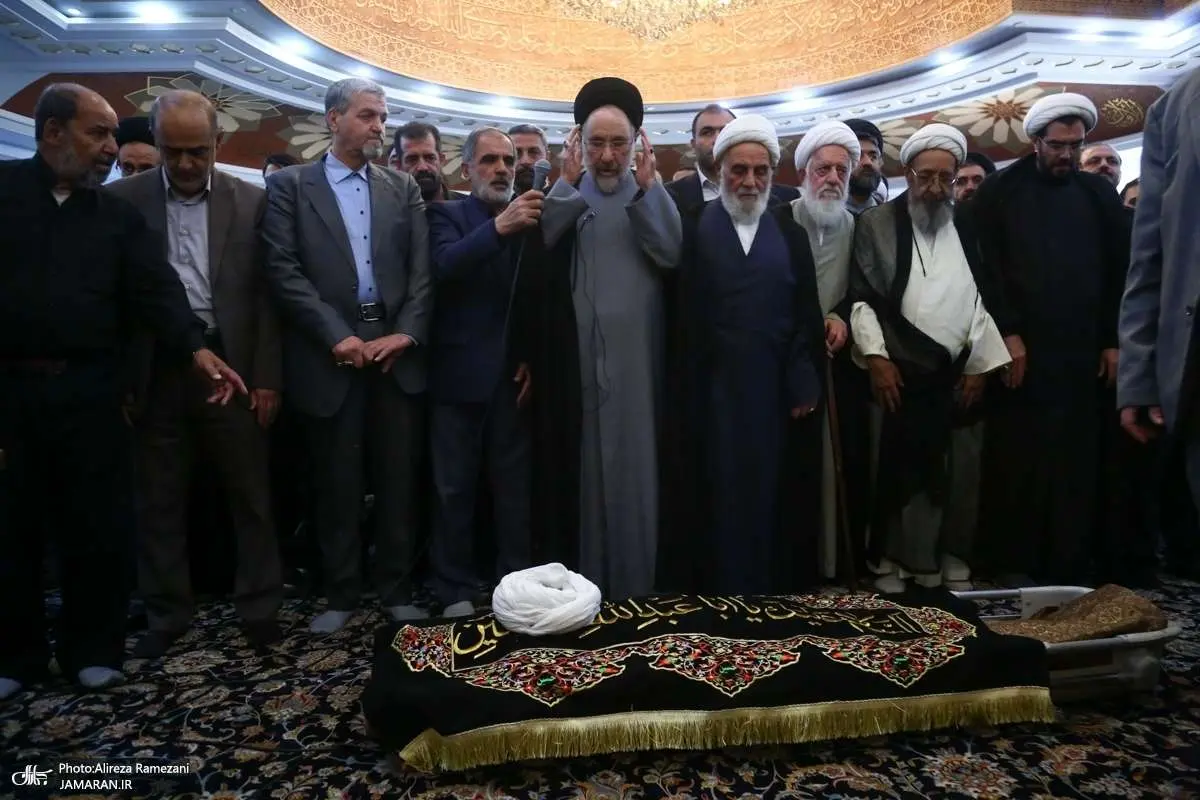 (تصاویر) سید محمد خاتمی در تشییع پیکر نماینده ادوار مجلس