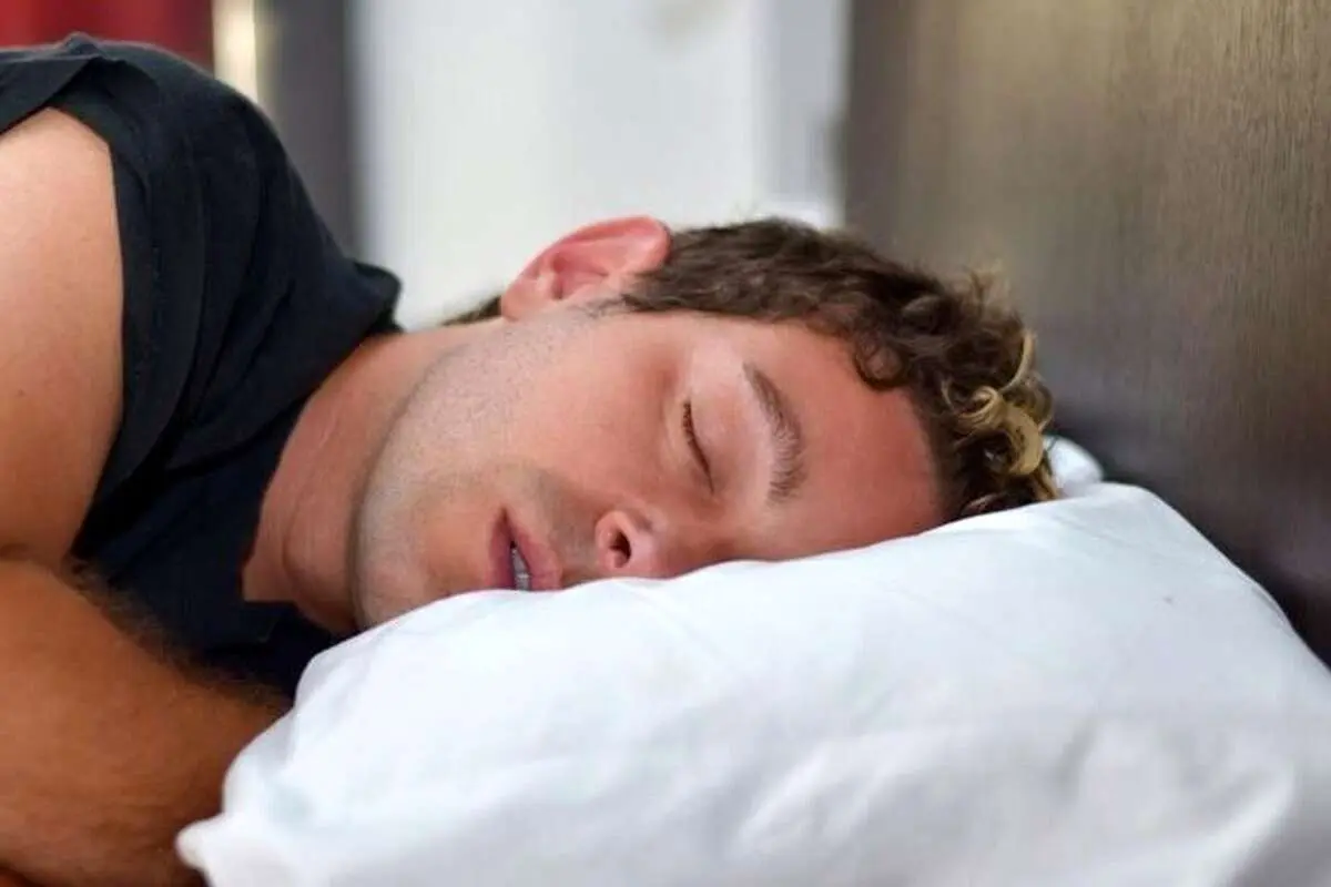 دلایل منزجر کننده برای این که چرا نباید با موهای خیس بخوابید