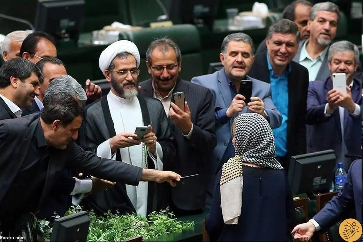 رونالدو نه، با موگرینی سلفی بگیرید!