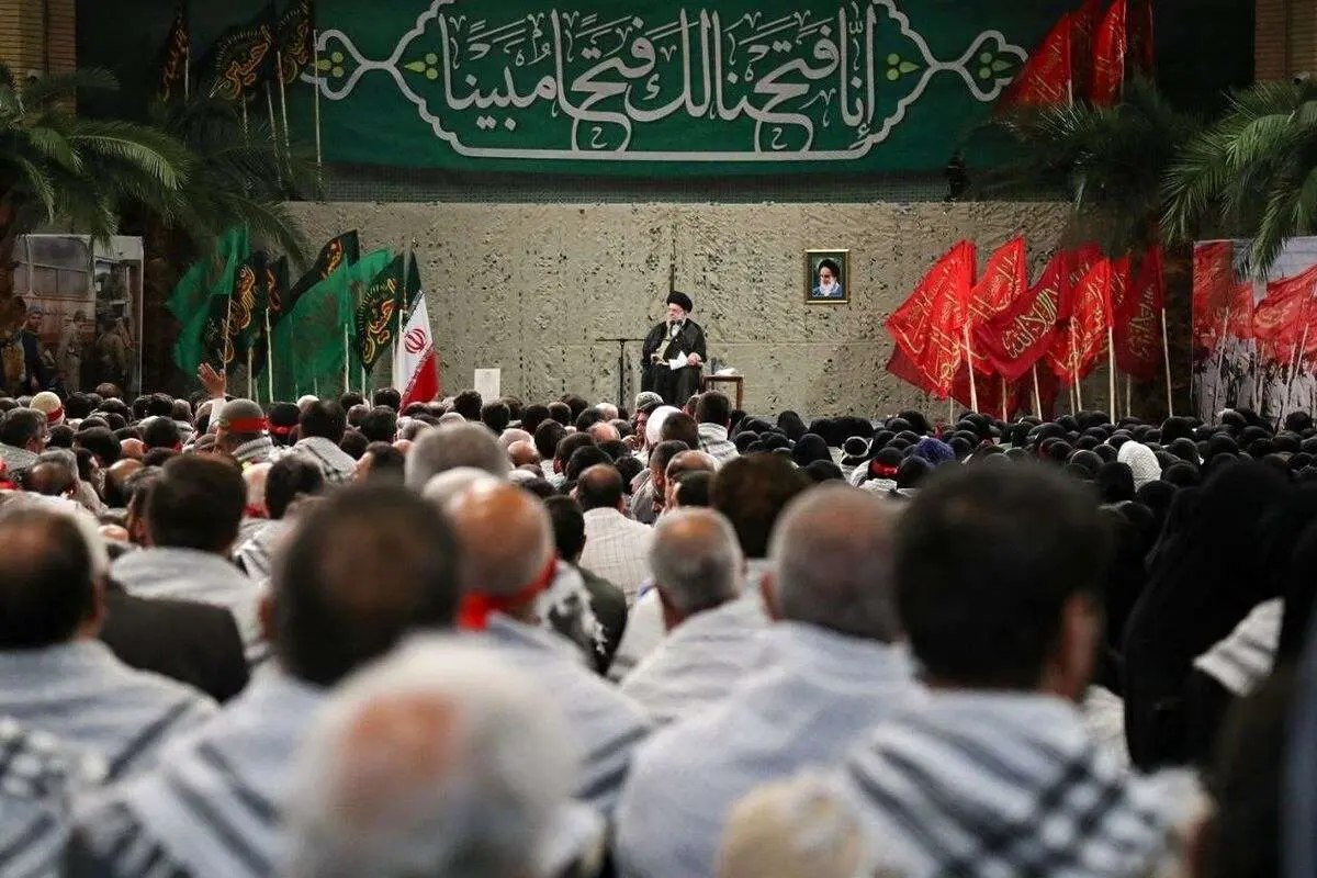 رهبر انقلاب: جمهوری اسلامی یعنی مردمسالاری دینی/ نیروهای مسلح امنیتساز هستند