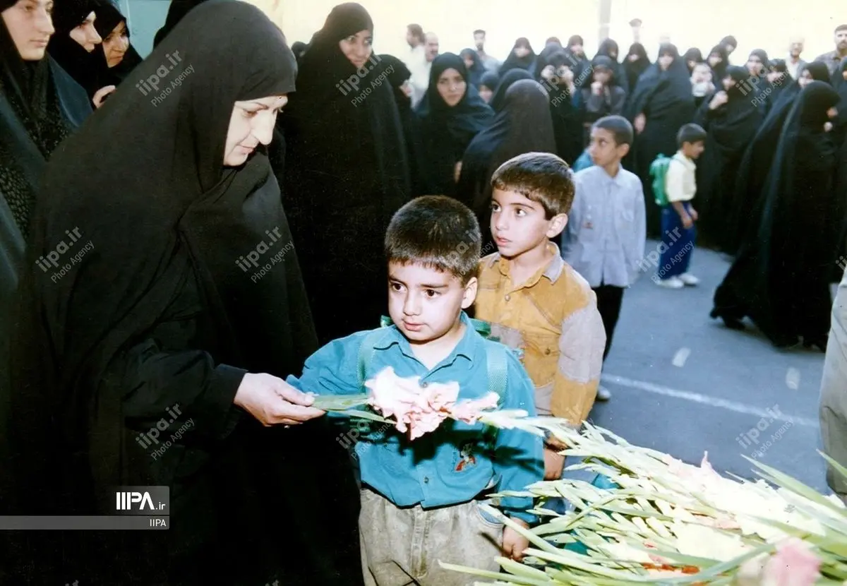 (تصاویر) بازگشایی مدارس در دهه ۷۰