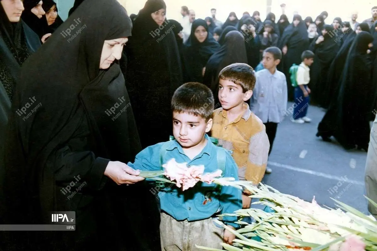 (تصاویر) بازگشایی مدارس در دهه ۷۰