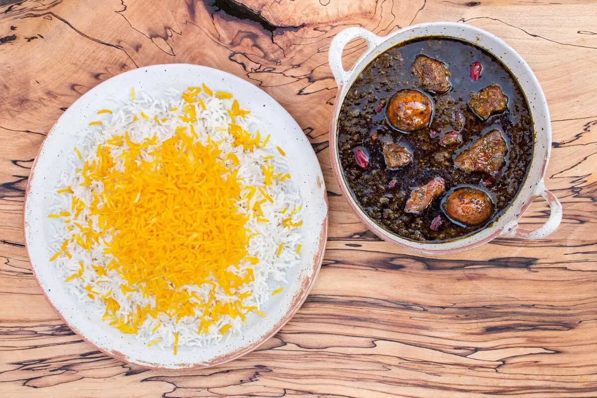 ۹ روش مهم برای غلیظ و لعابدار شدن خورشت قورمه سبزی