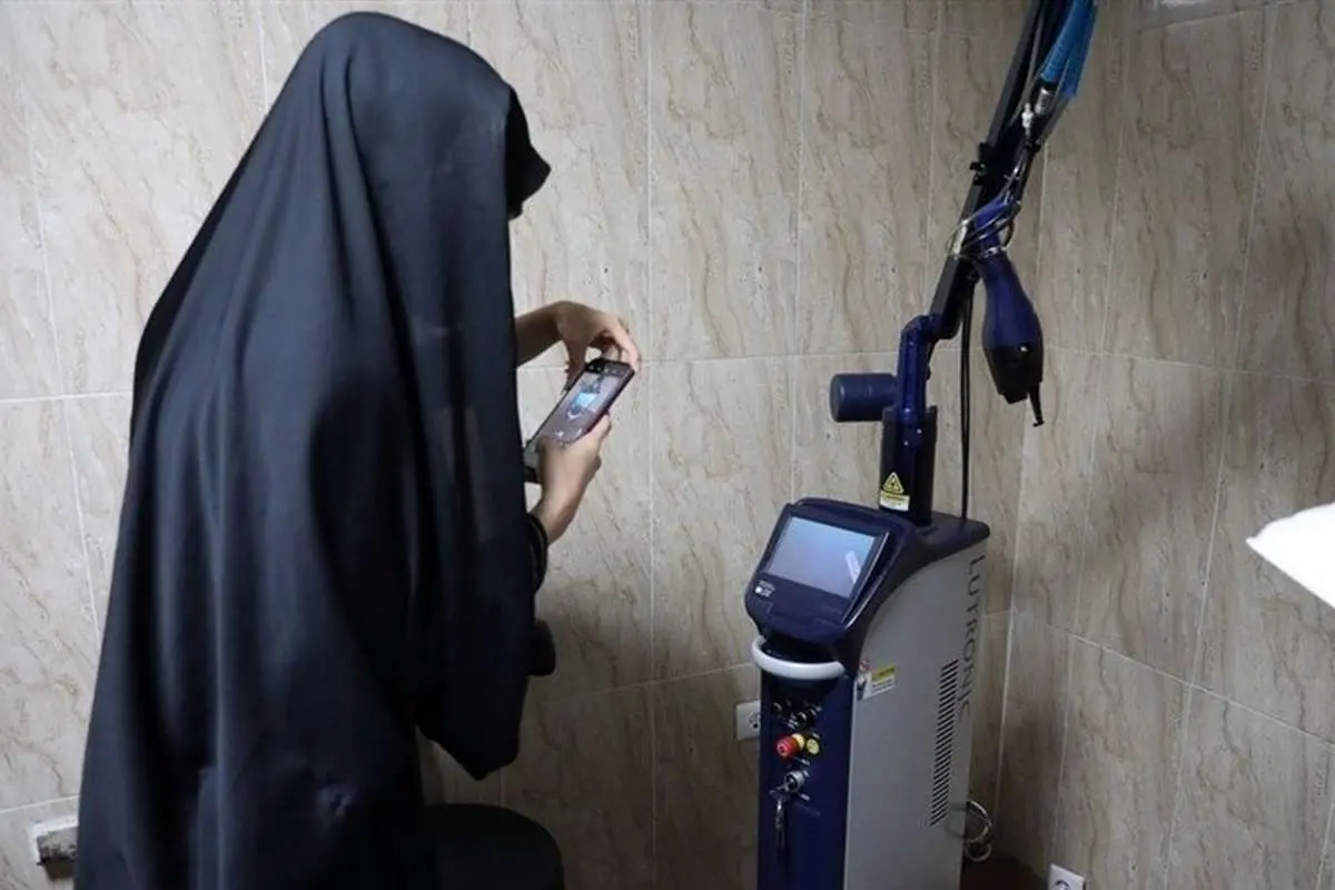 (تصاویر) پلمب یک مرکز غیرمجاز ارائه خدمات زیبایی در قم