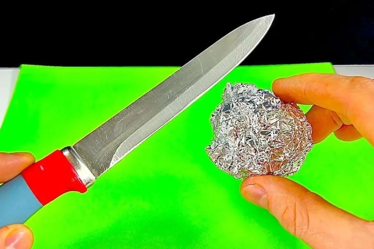 (ویدئو) یک روش ساده برای تیز کردن چاقو با فویل آلومینیومی