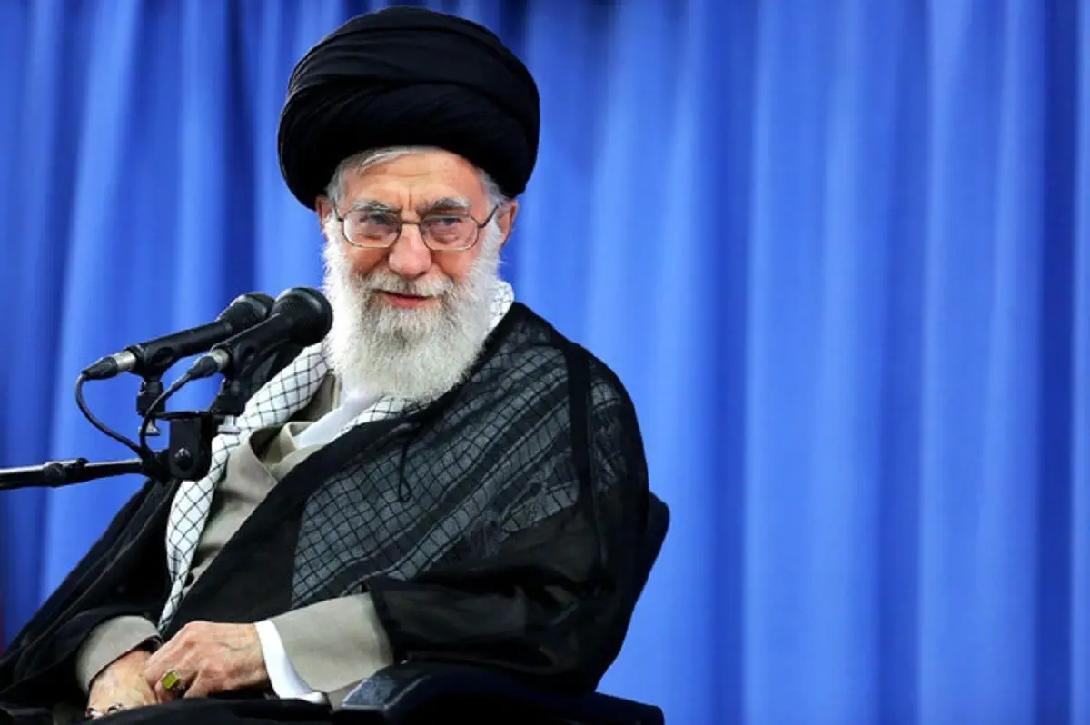 (عکس) همراهان آیت الله خامنه‌ای در سفر به سازمان ملل چه کسانی بودند؟ / بهزاد نبوی، رجایی را تنها نگذاشت
