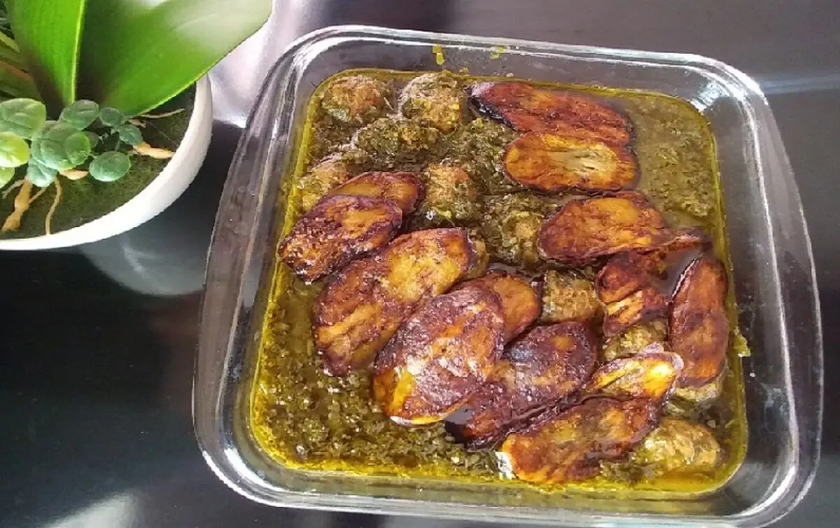 «خورشت مرغ و جعفری»، غذای اصیل ایرانی با طعم و عطری بینظیر
