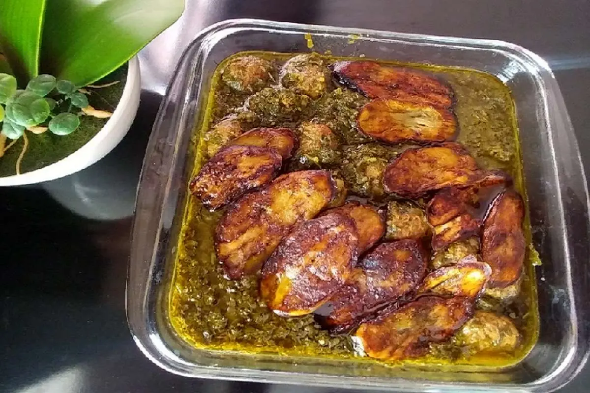 «خورشت مرغ و جعفری»، غذای اصیل ایرانی با طعم و عطری بینظیر