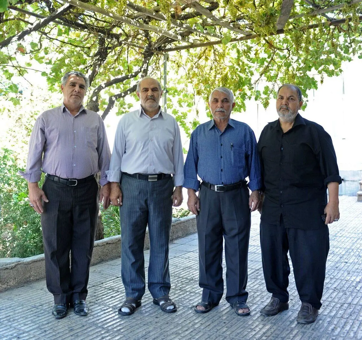اسرار خانه عجیب غنی‌آباد؛ لنگان وارد می‌شوند، خندان بیرون می‌آیند