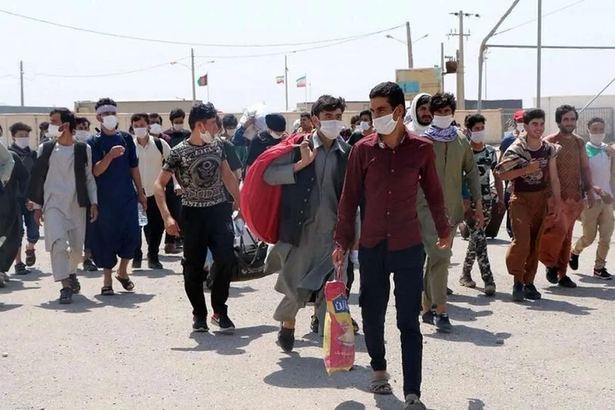 کیهان: مهاجران افغان از یارانه ایران استفاده میکنند /غیرقانونیها را اخراج کنید