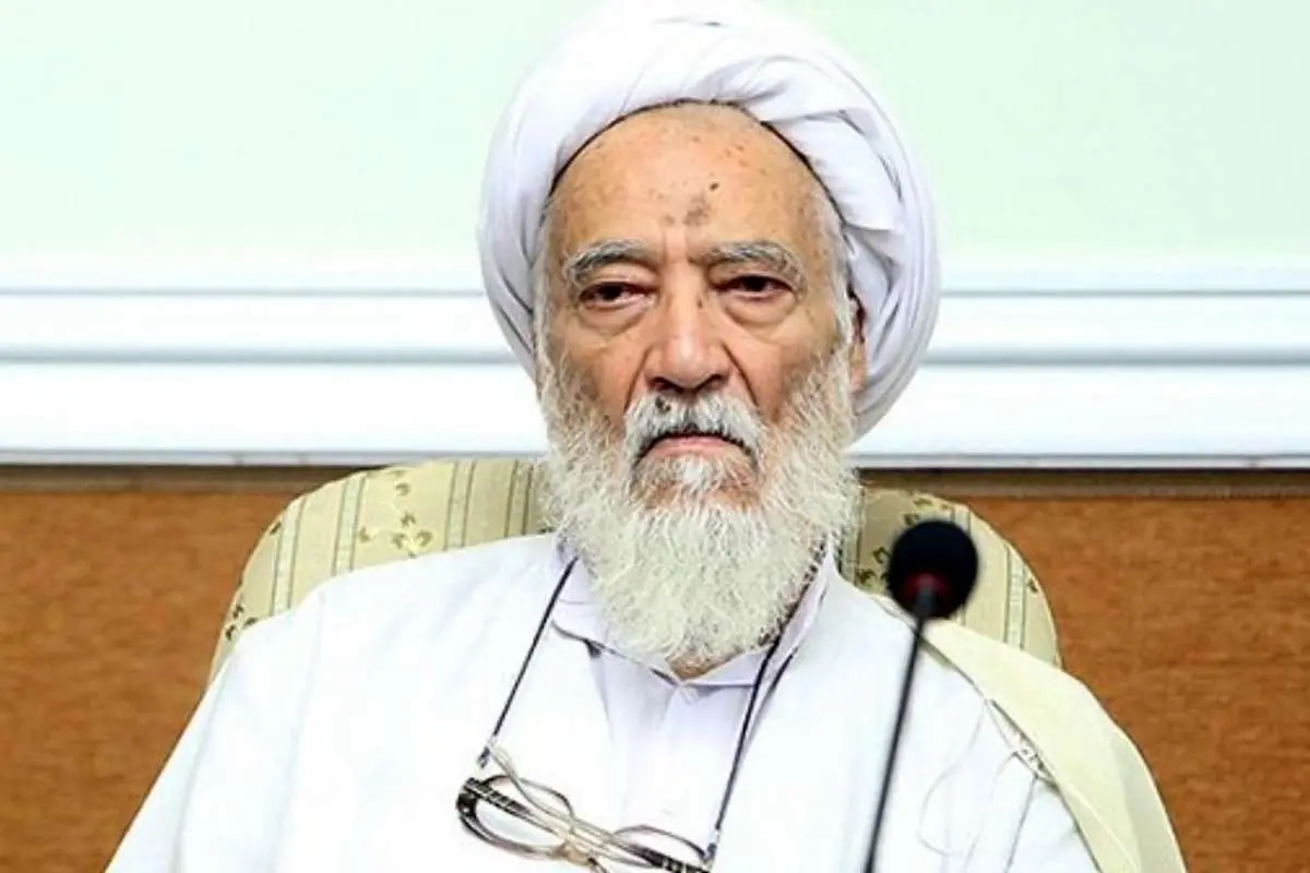 عدهای سعی میکنند همه مشکلات را به پای امام خمینی و انقلاب بنویسند