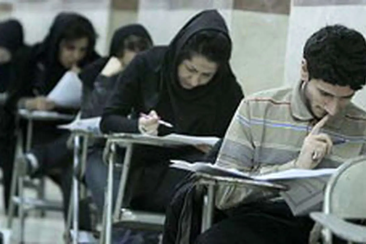 یک داوطلب پسر در حوزه امتحانی دختران+عکس