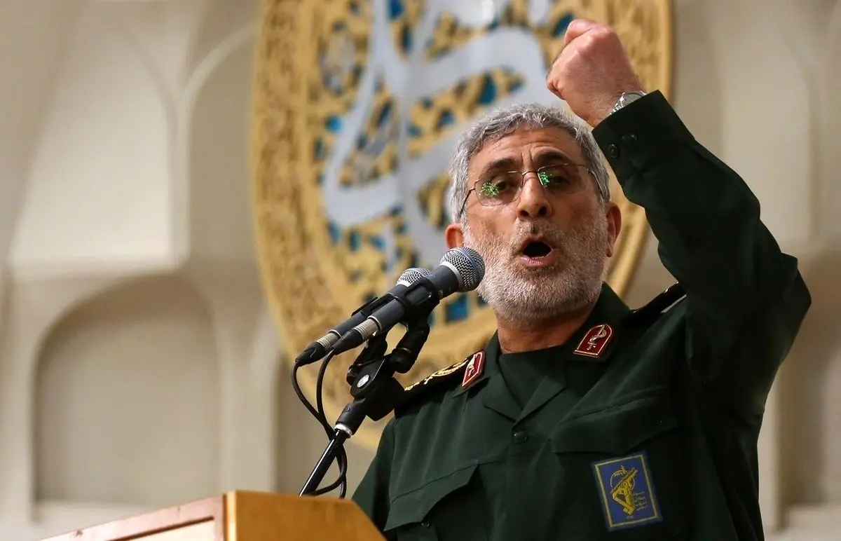 (عکس) سردار قاآنی با پوشش غیر نظامی در دیدار با رهبر انقلاب