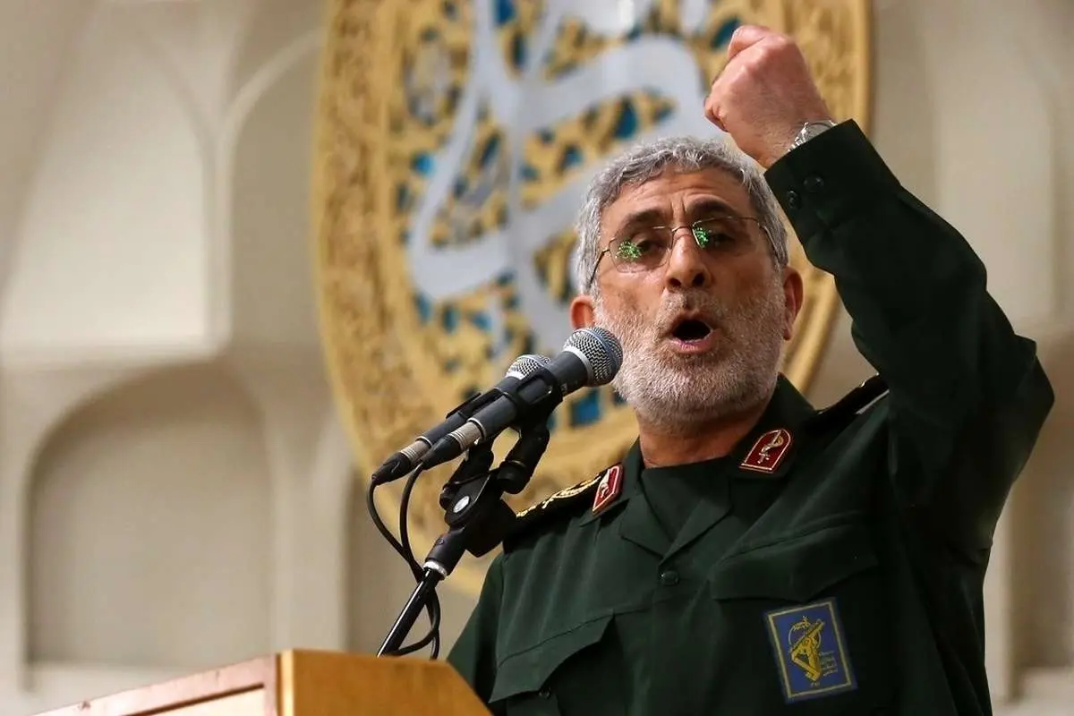 (عکس) سردار قاآنی با پوشش غیر نظامی در دیدار با رهبر انقلاب