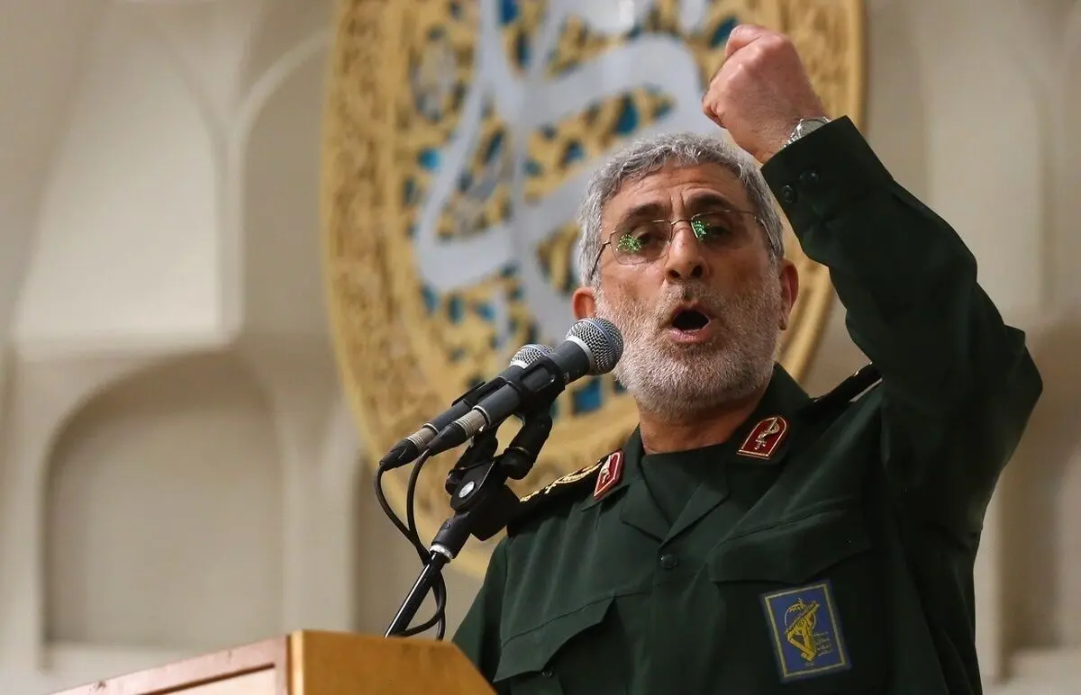 (عکس) سردار قاآنی با پوشش غیر نظامی در دیدار با رهبر انقلاب