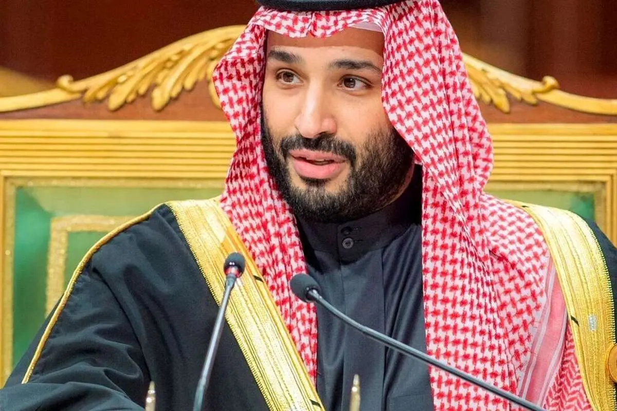 (ویدئو) محمد بن سلمان در حال رانندگی و بدون محافظ