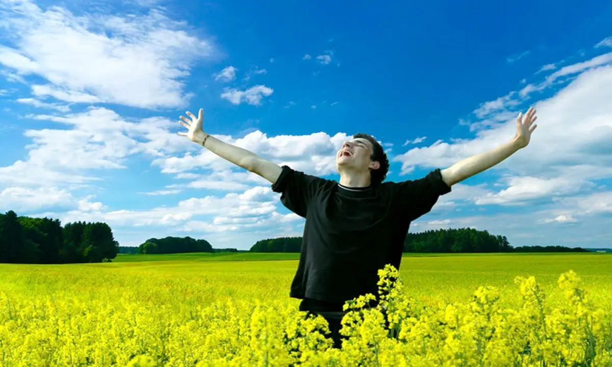 در چه سن و سالی شادتر زندگی می‌کنیم و احساس خوشبختی بیشتری داریم؟