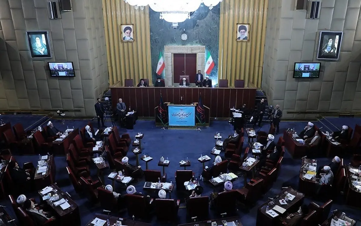 عکسی از تنها نماینده غیرروحانی مجلس خبرگان رهبری
