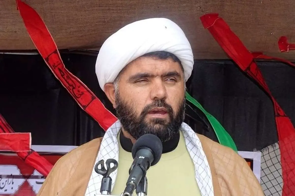 (عکس) امام جمعه‌ای که مسئولان شهر را روی آسفالت نشاند